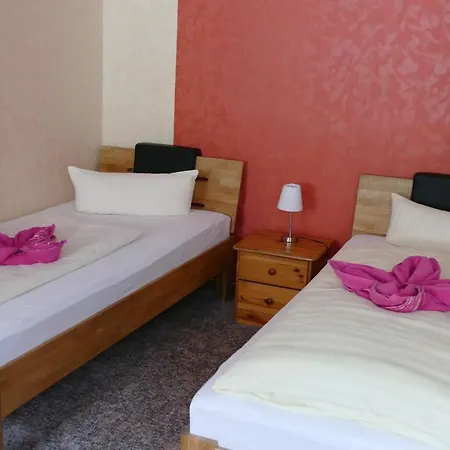 Deutsches Haus Hotel *