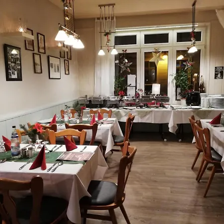 Deutsches Haus Hotel *